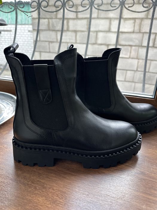 Продам новые женские зимние сапоги Турция натуралка