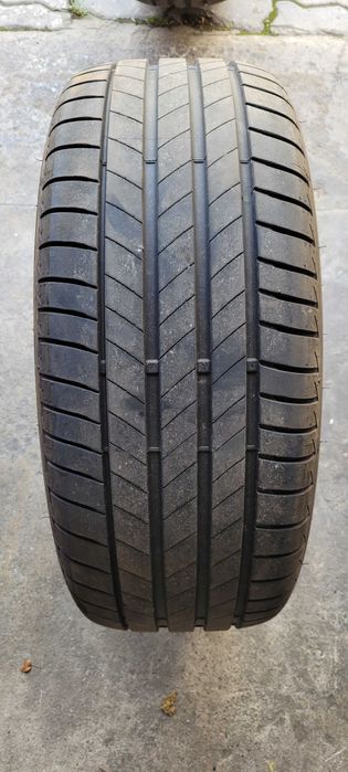 Anvelopa Bridgestone 215 50 R18 vara