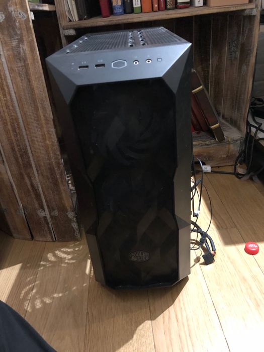 Полностью собранный компьютер