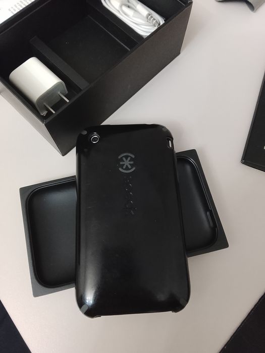 Продам Iphone 3gs