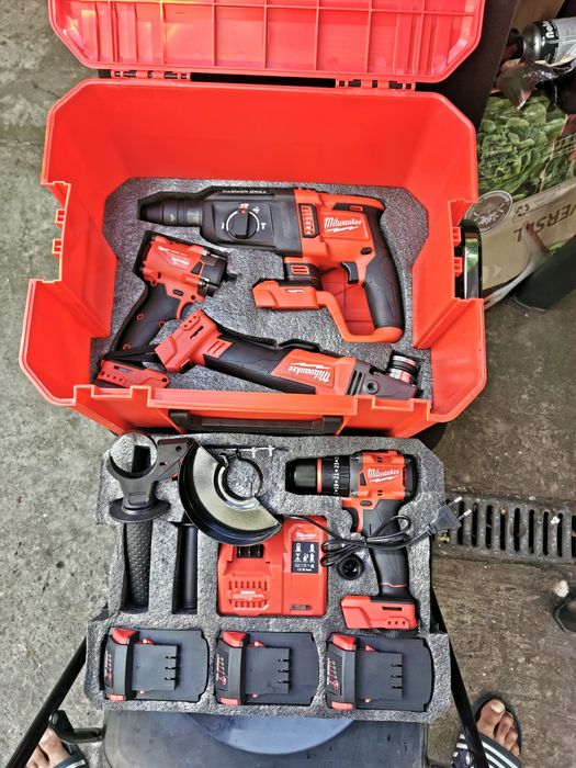 Предлагам чисто нов комплект четири в едно милуоки