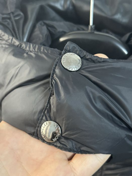 Monc*er елек черен