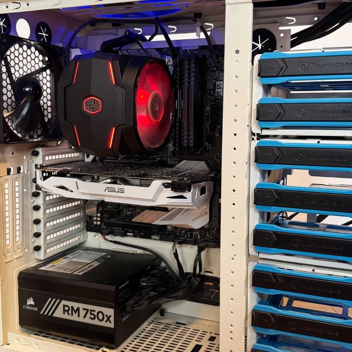 PC Gaming & Office / i5-8400 / GTX 1070 8GB / 32GB RAM / SSD / Win11 - Stare foarte bună de functionare.