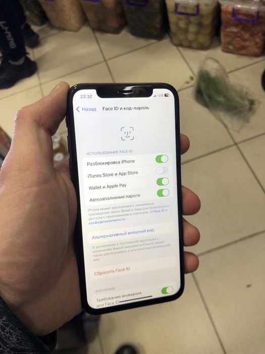 Iphone x srochna sotiladi