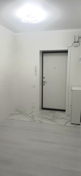 Продам евротрешку район 8 школа.