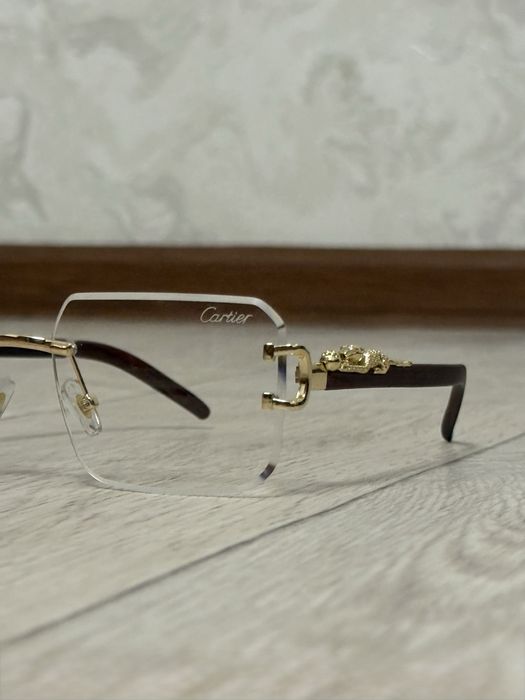 Очки Cartier.