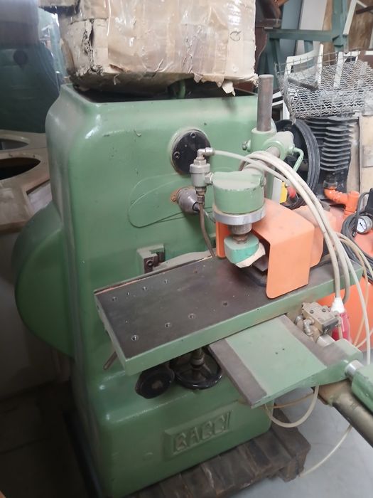 Vand masini pentru atelier de tamplarie