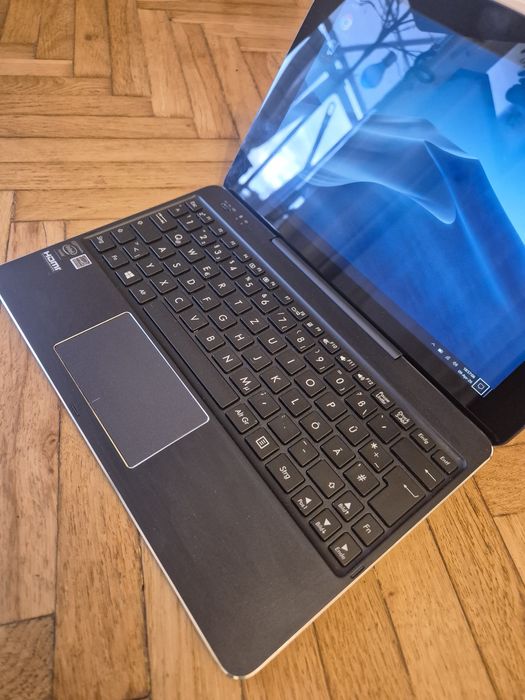 Laptop tableta touchscreen Asus cu Windows