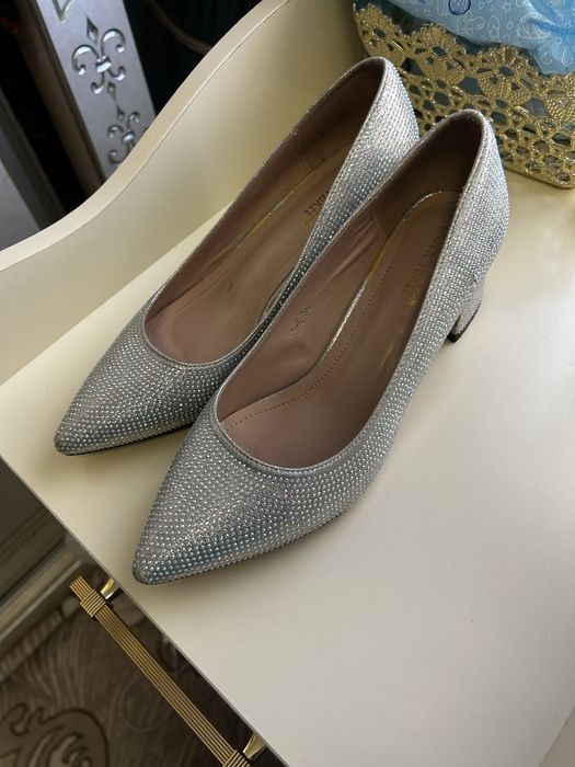 2 марта кийилган росса матириали чиройли булиб йонади асал туради