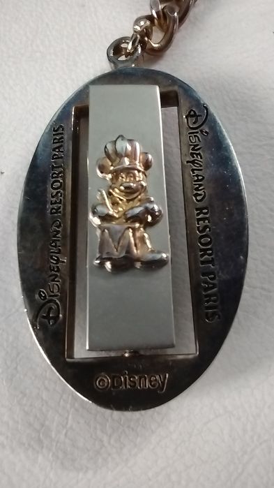 Уникален ключодържател на Disney