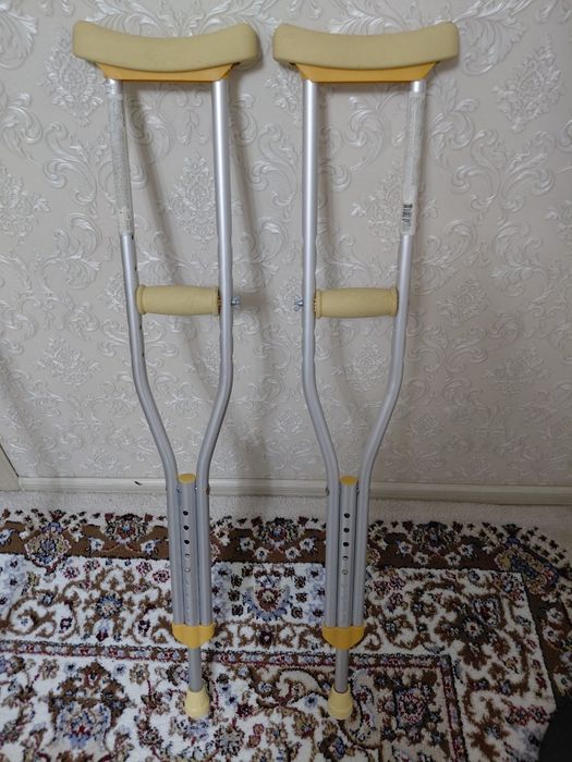 Продам детские костыли.