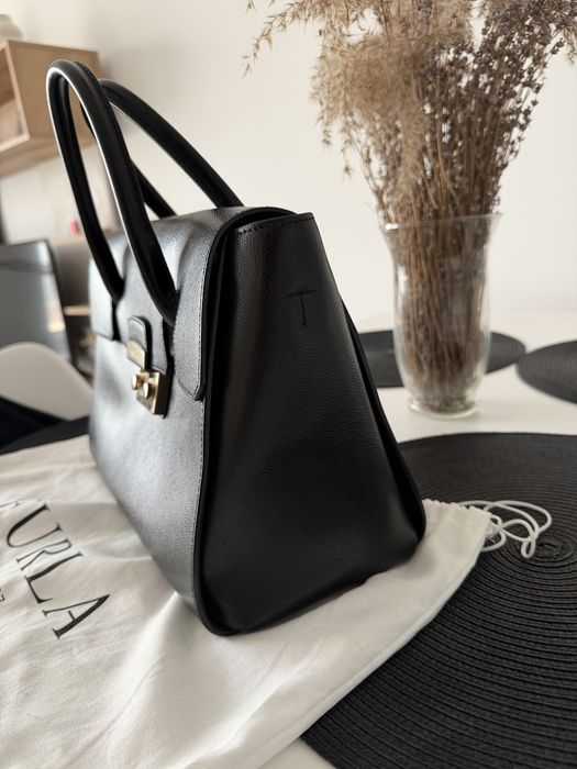 Черна дамска чанта Furla Metropolis голям размер