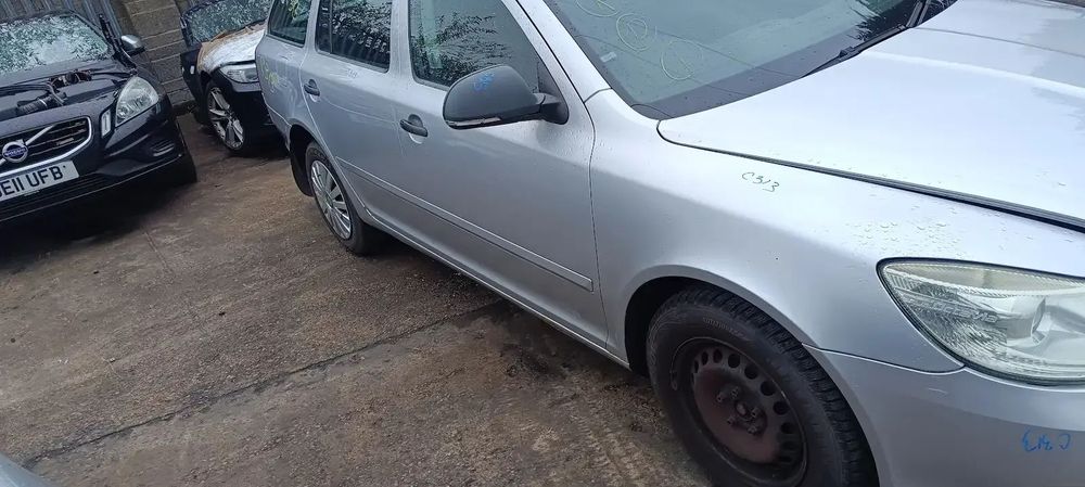 Dezmembrari / Dezmembrez Skoda Octavia 2 1.9 BXE cutie viteze JCR cod culoare LA7W