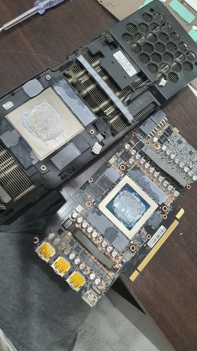 Asamblez calculatoare / Instalez sisteme de supraveghere