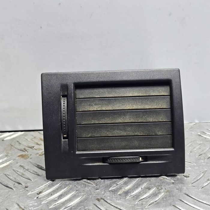 Grila ventilatie stanga fata Opel Meriva A