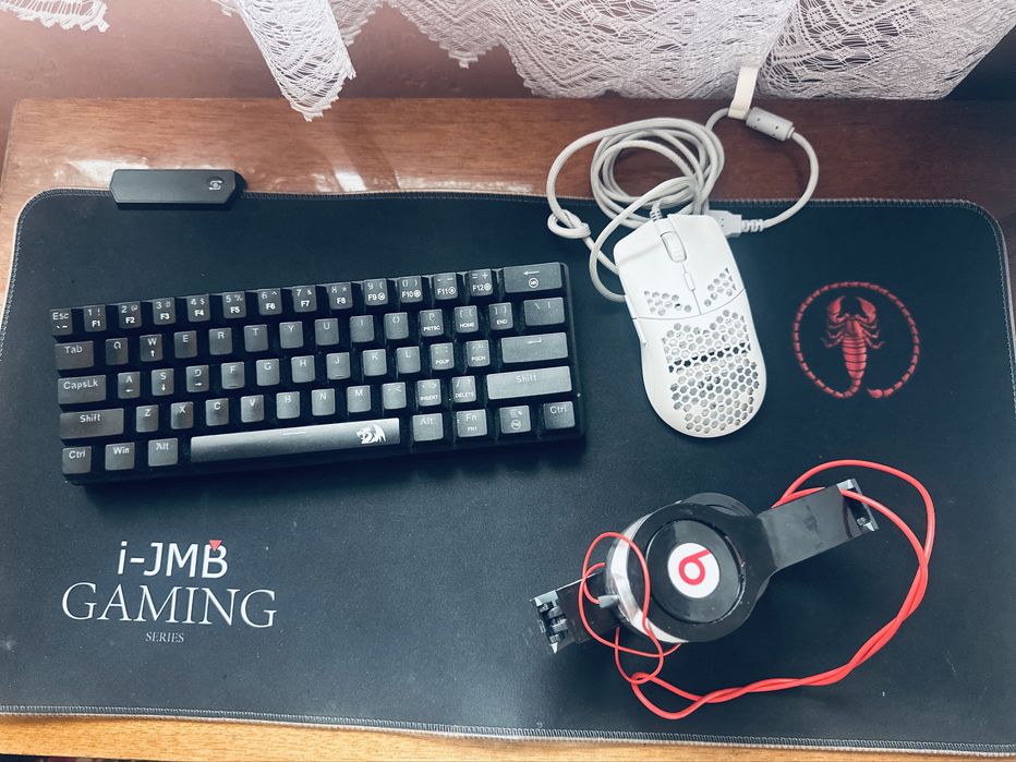 Продавам Плейстейшън 5!