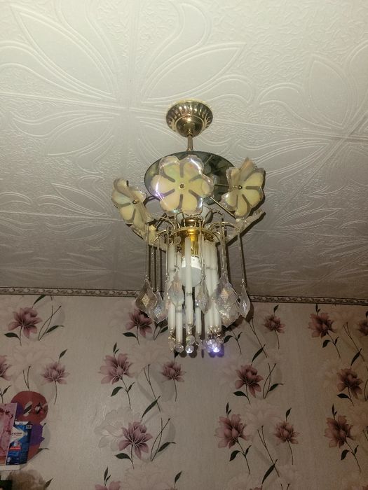 Люстра отдам хорошая