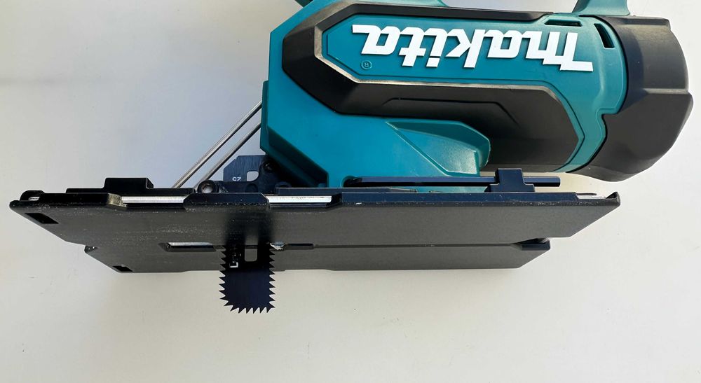 Makita DSD180 - Акумулаторен прободен трион за гипсокартон