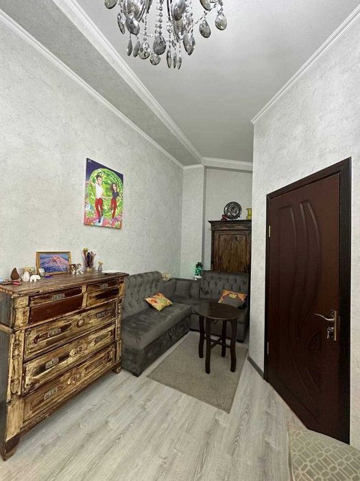 (Добрый) Шастри, 41 м², 1/4/4, Высокопотолочная квартира