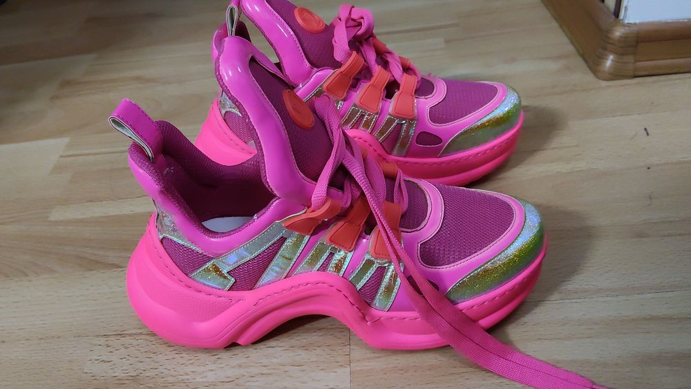 Adidași fucsia LV Nr 37