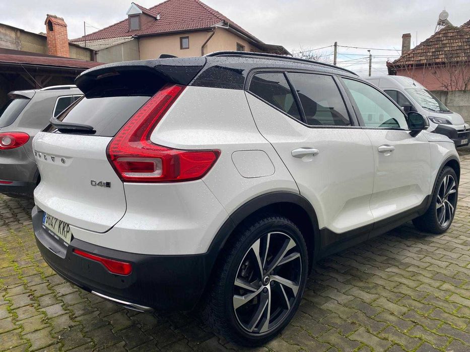 Volvo XC 40 R-Design in stare excelenta - direct proprietar