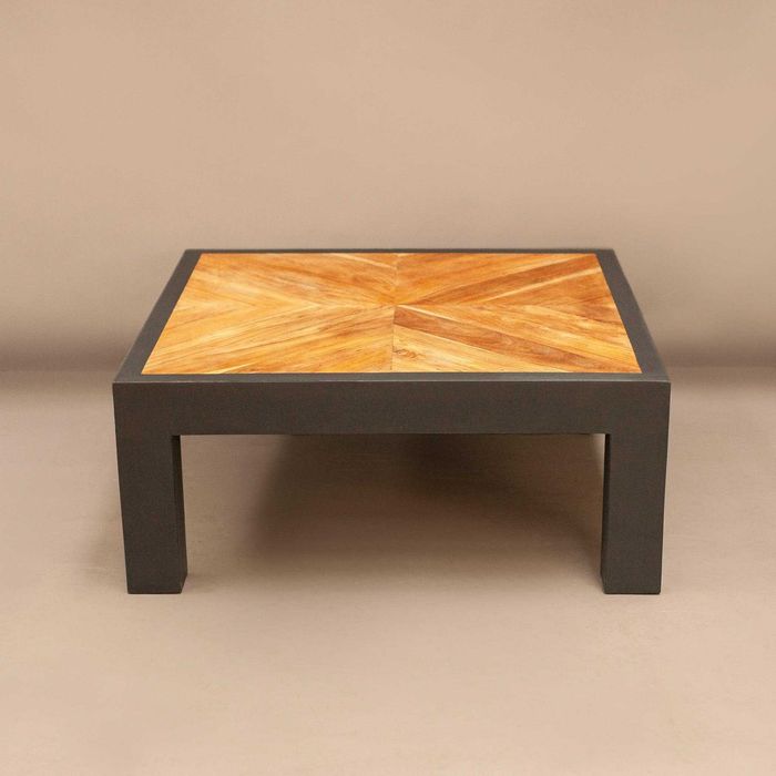 квадратна маса за кафе