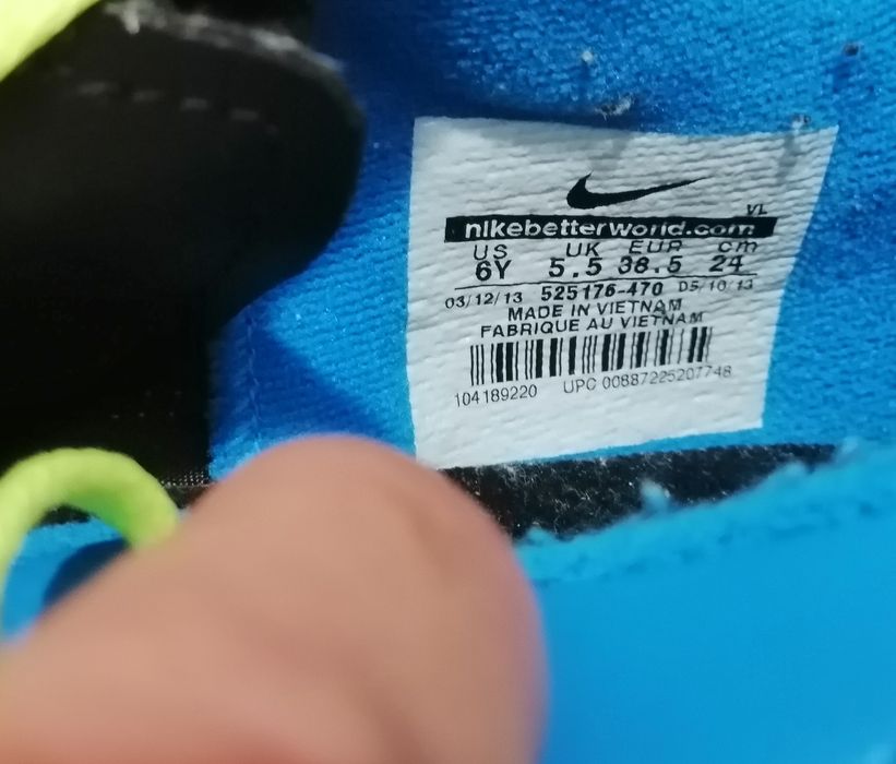 Детски футболни бутонки NIKE