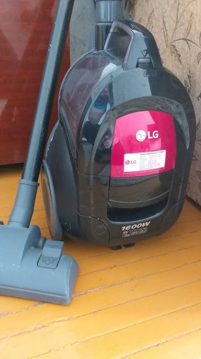 Пылесос продам .