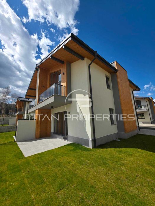 Продава се Къща в Велинград - 210 кв.м за 726 €/кв.м - Снимка #1