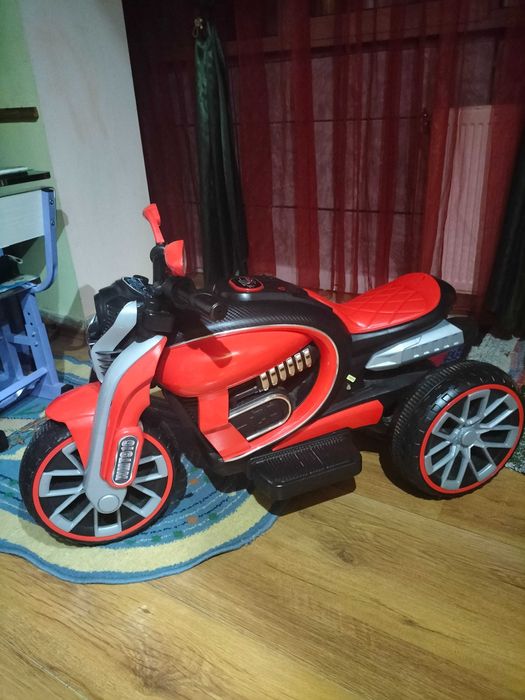Motocicletă pentru băiețel/fetiță