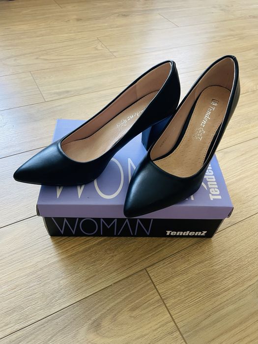 Черни високи обувки 39