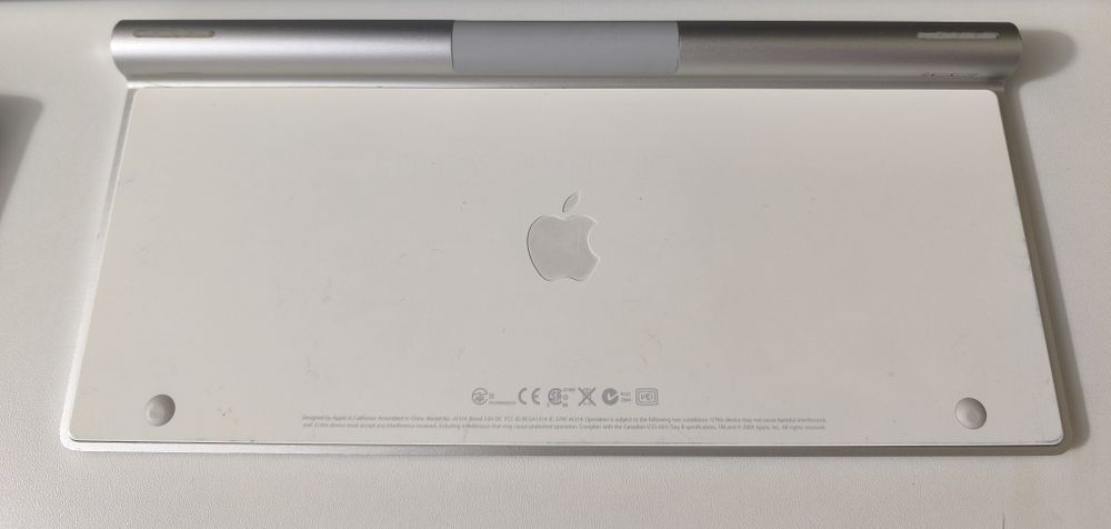 Клавиатура Apple оригинал. В отличном состоянии.
