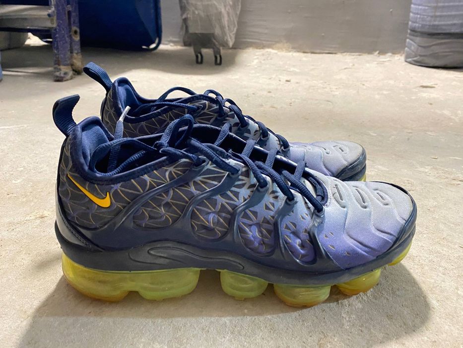 Nike Air VaporMax Plus Geometric. Yugirish uchun krasovka