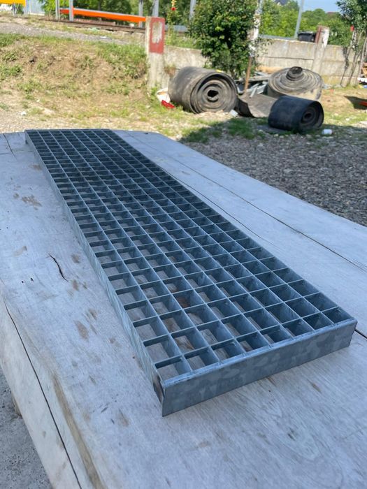 Trepte zincate galvanizate
