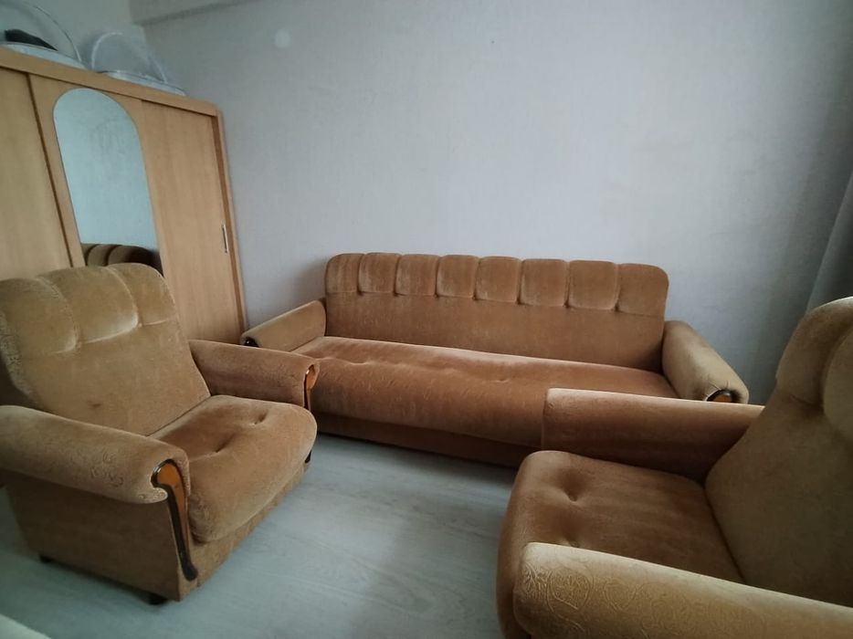 В продаже диван с креслами