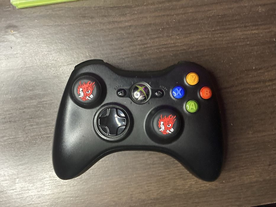 Xbox 360 S + Kinnect + Геймпад + 7 игр