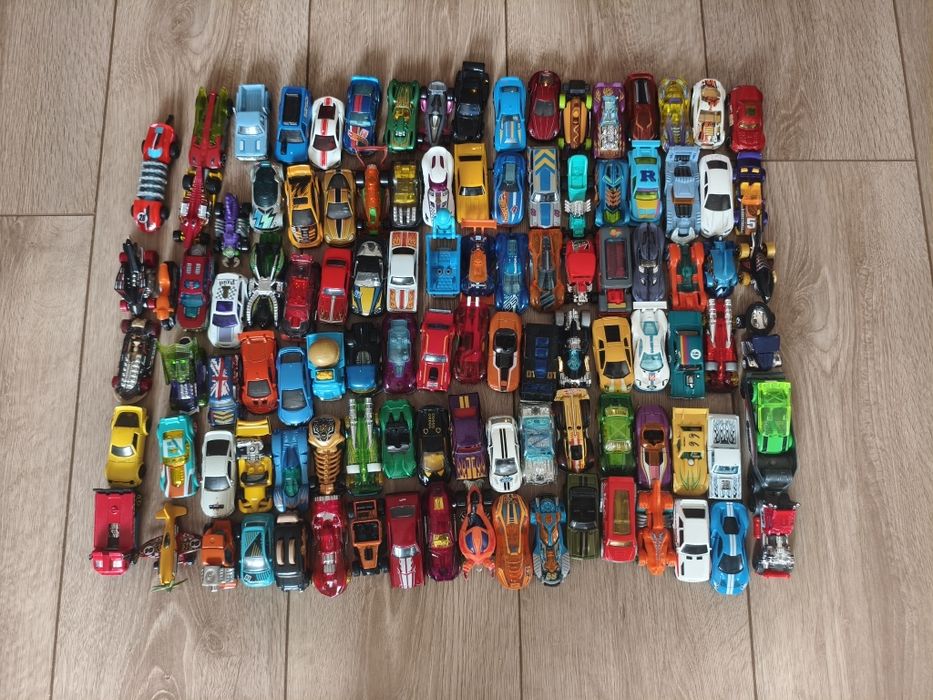 Hot wheels ( Хот уиилс ) колички и писти различни
