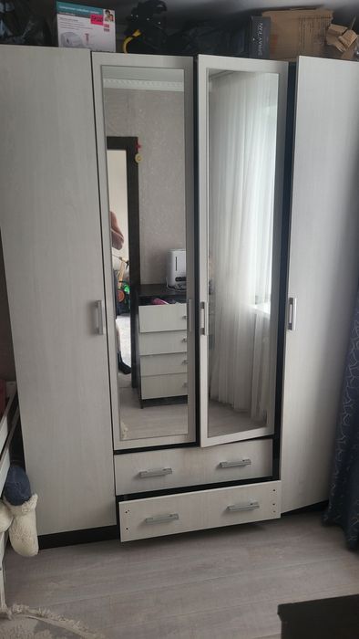Продам распашной шкаф