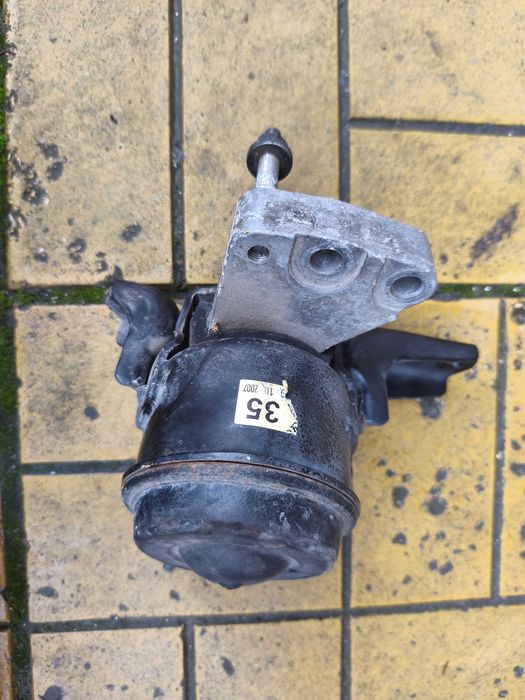 опори на двигател Toyota Yaris 1.0 бензин