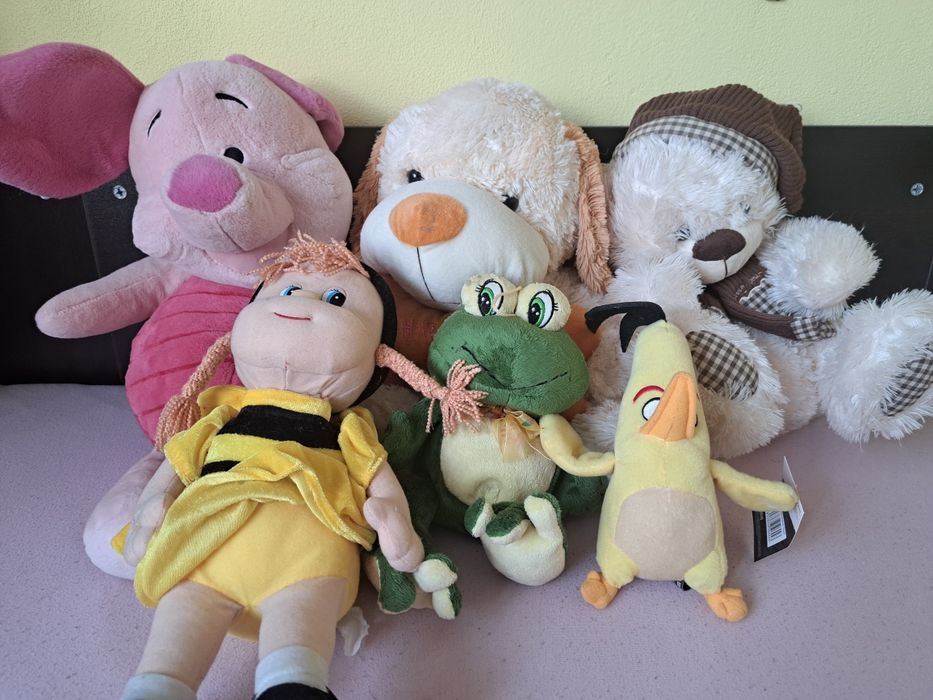 Плюшени играчки и чаши