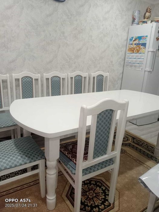 Раскладной стол со стульями