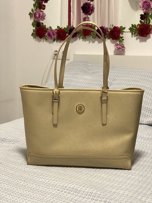 Tommy Hilfiger оригинална бизнес чанта златиста