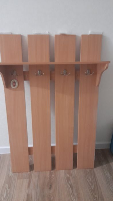 Прихожая тумба с вешалкой