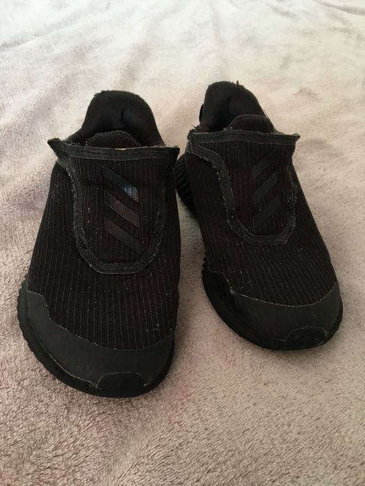 Маратонки Adidas 30 номер + подарък пантофи