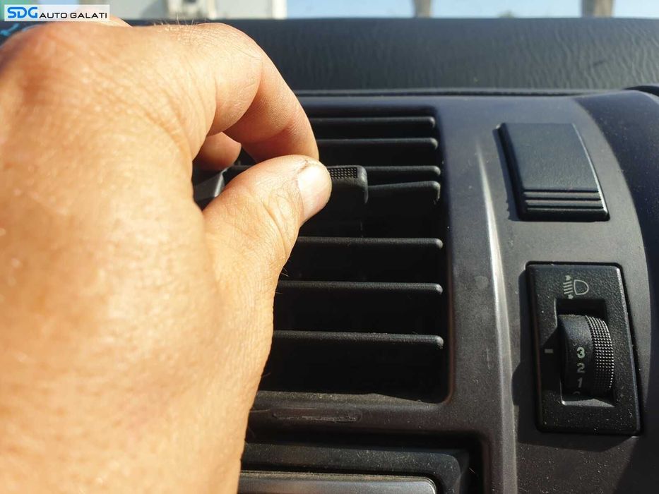 Gura Guri Grila Grile Aer Aerisire Ventilatie Bord Centrala Hyundai Terracan 2001 - 2007 [C2794]