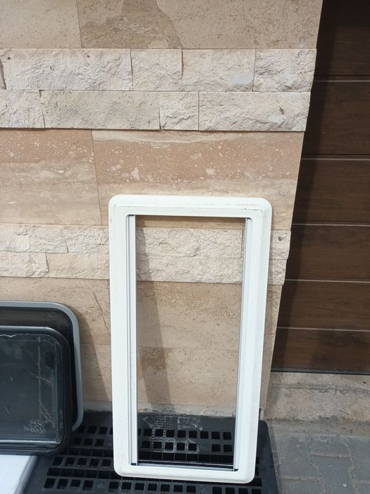 Врати(сервизни) ,комарници  и прозорци за Кемпери