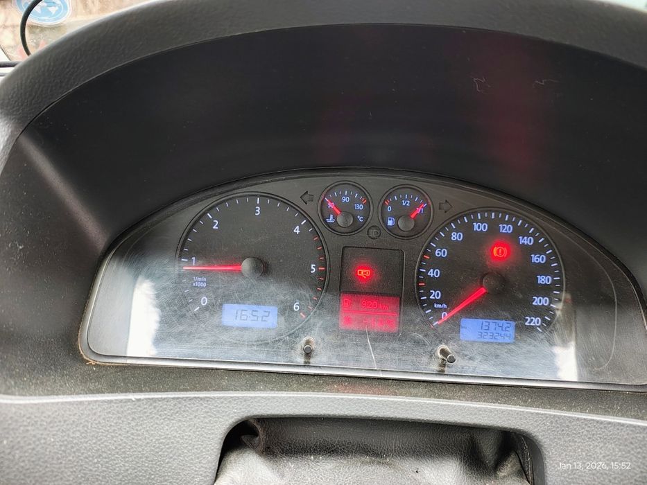 VW T5 army autoutilitar