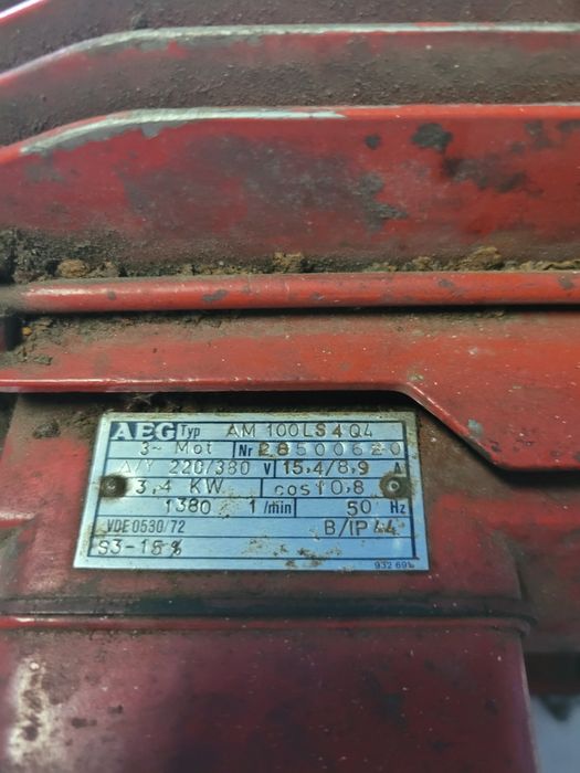 Vând  2 motoare electrice