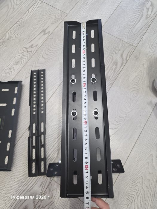 Продаётся металлический кронштейн для ТВ.