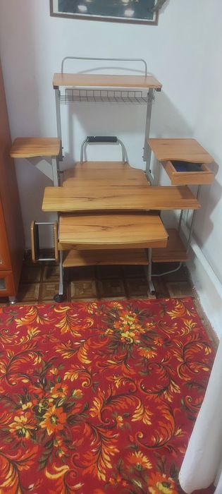 Продам стол, компьютерный.